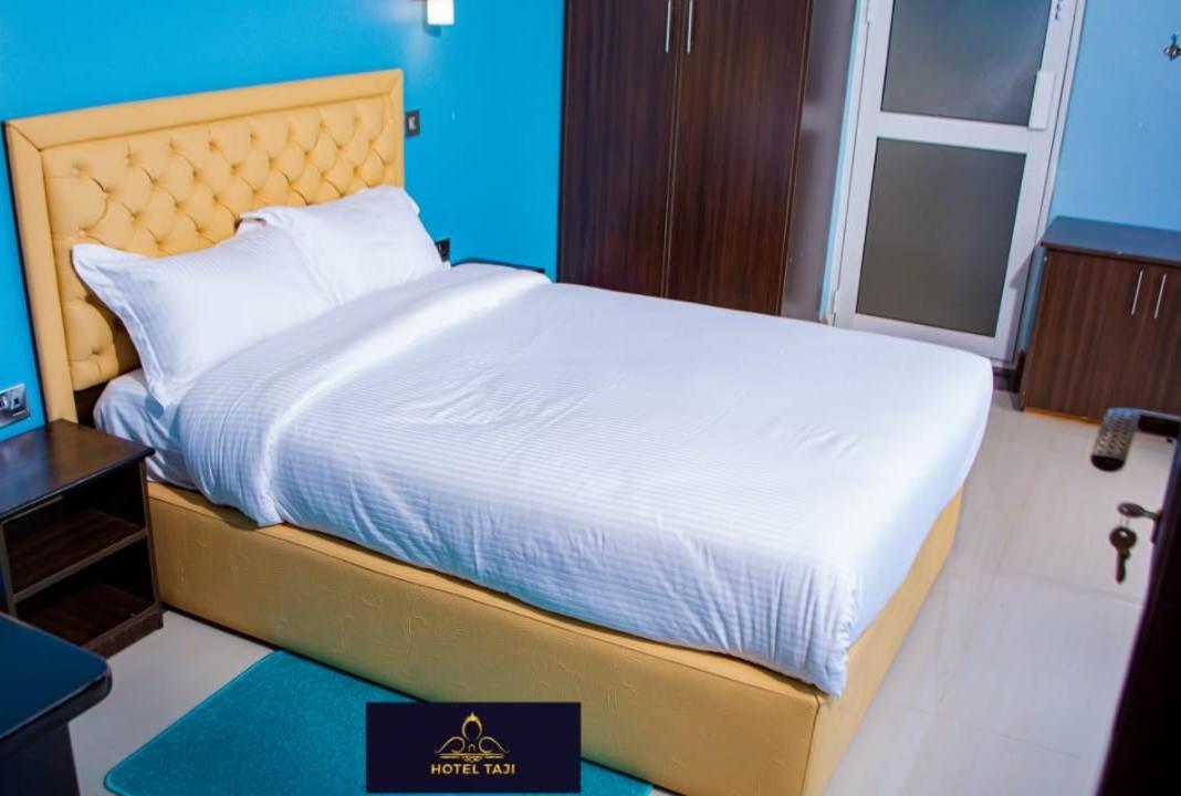Hotel Taji Nanyuki Exteriör bild
