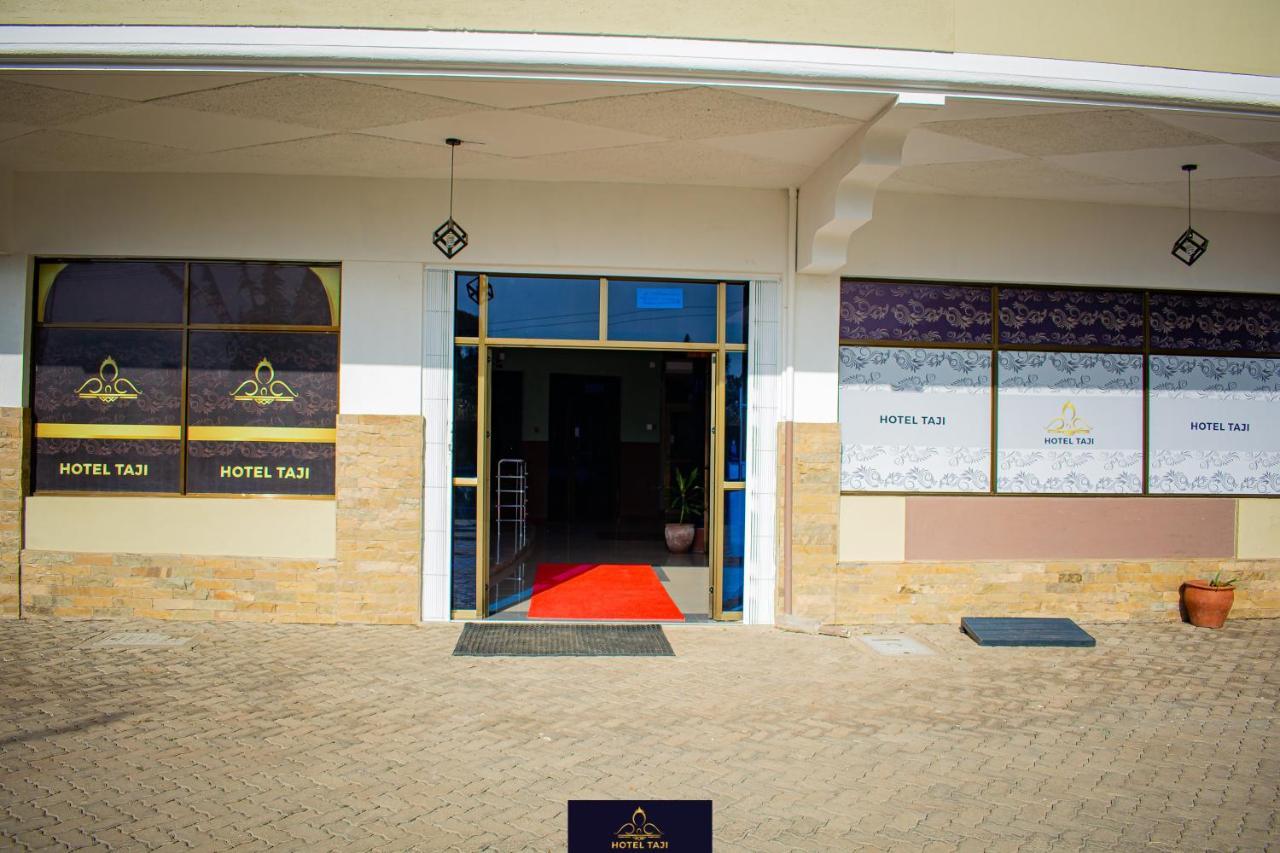 Hotel Taji Nanyuki Exteriör bild